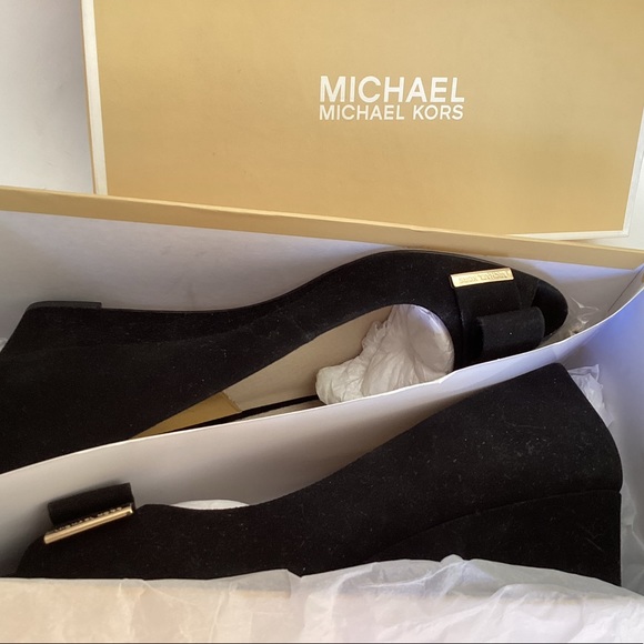 MICHAEL KORS Kiera Open Toe Suede Wedge Shoes Bow WORN ONCE! - Picture 9 of 10
